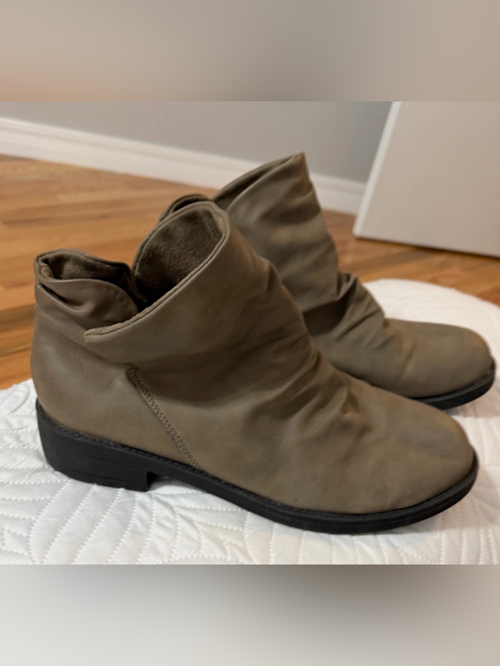 Rocket Dog Women's Tami Fashion Boot. Sz 11